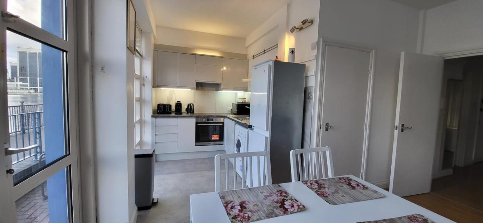 1 Bed, G-floor Close To O2, Excel And Airport * Londra